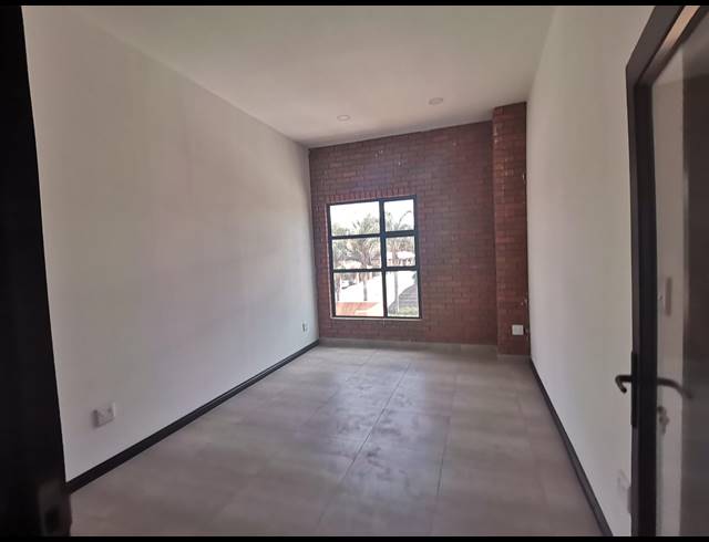2,250M² WAREHOUSE FOR SALE IN POMONA